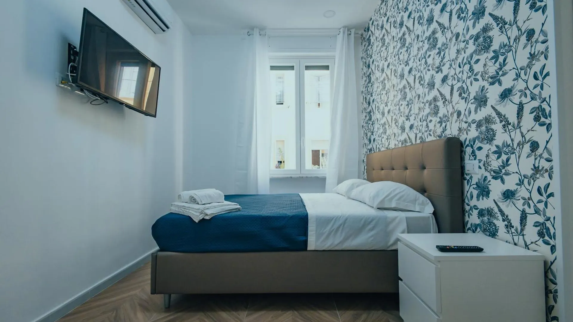 Otis Rooms Naples 0*,